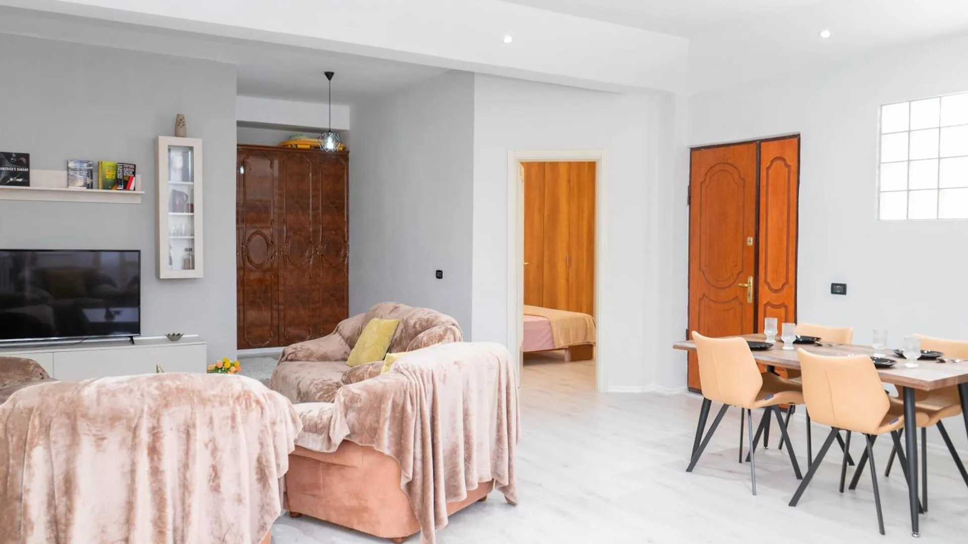 Spacious & Relaxing Home With Free Parking Vlore