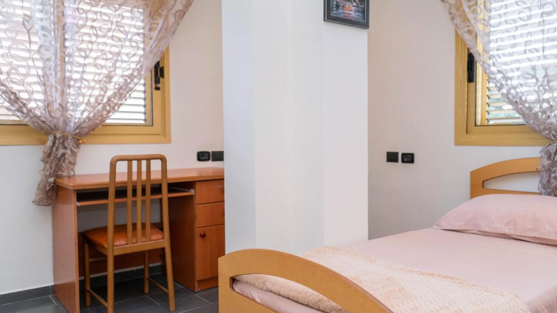 Spacious & Relaxing Home With Free Parking Vlore Albania