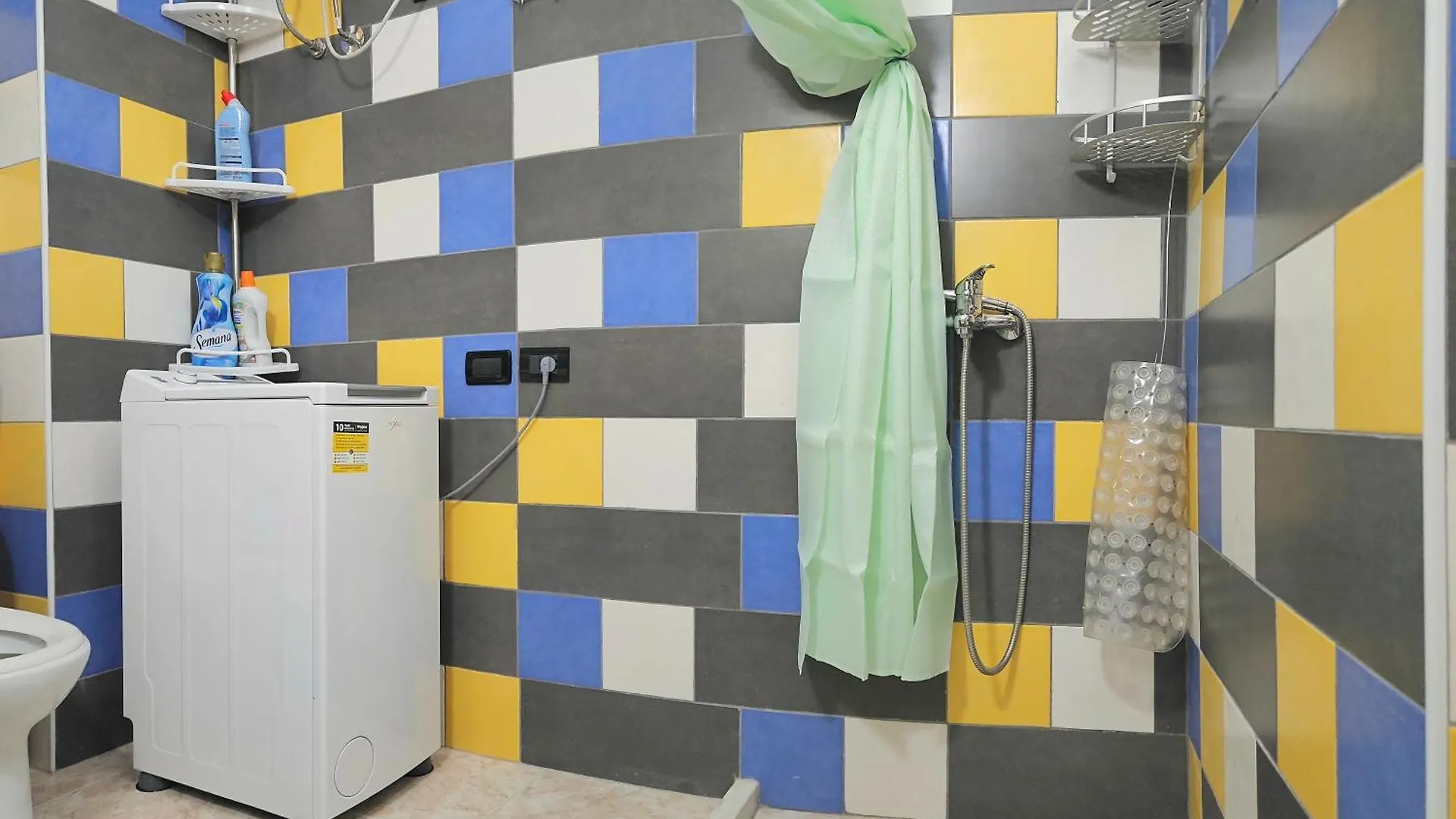 Spacious & Relaxing Home With Free Parking Vlore Apartment